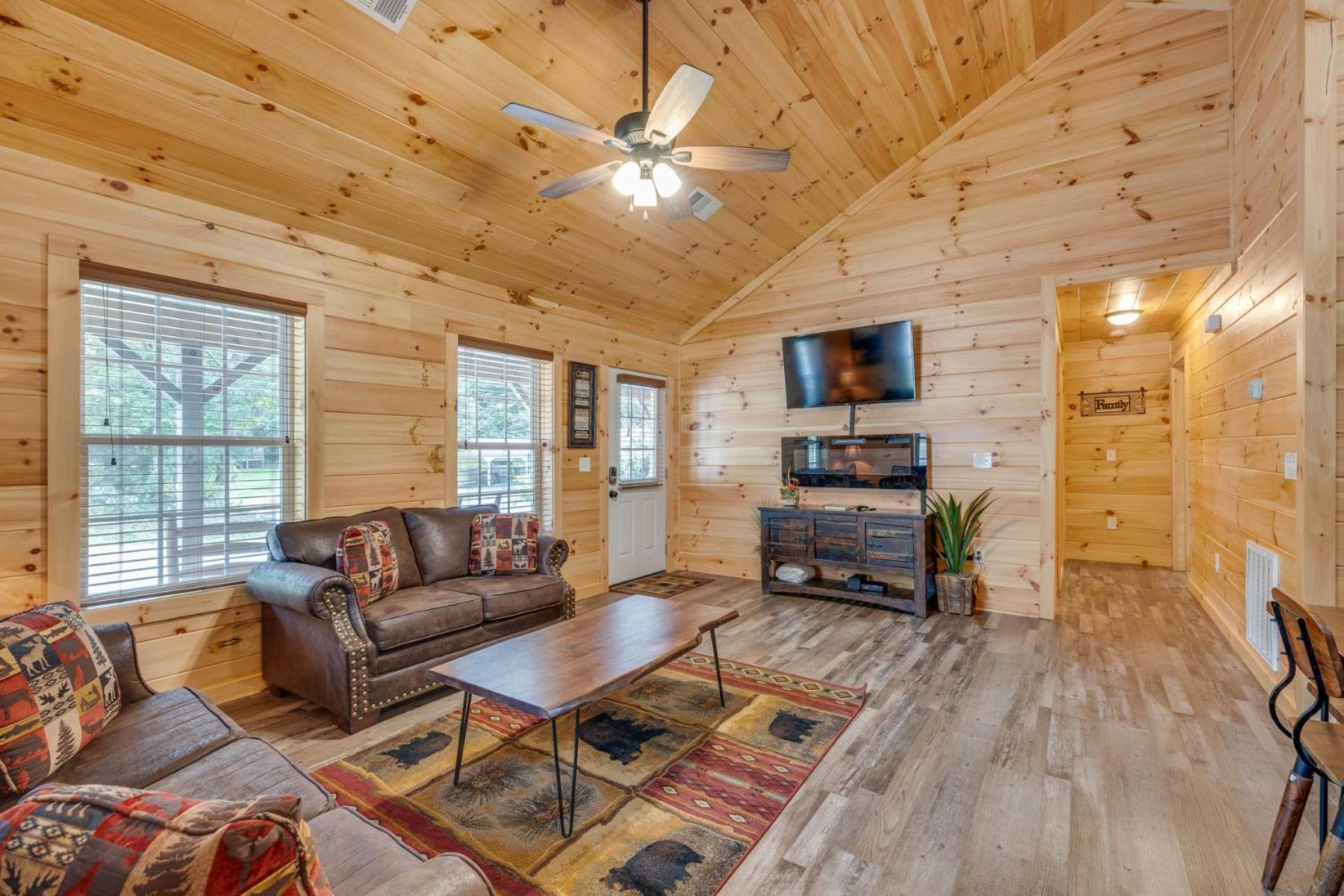 Bear Clubhouse Hot Tub, 1Mile From The Parkway, 900 In Free Tickets! Villa Pigeon Forge Kültér fotó
